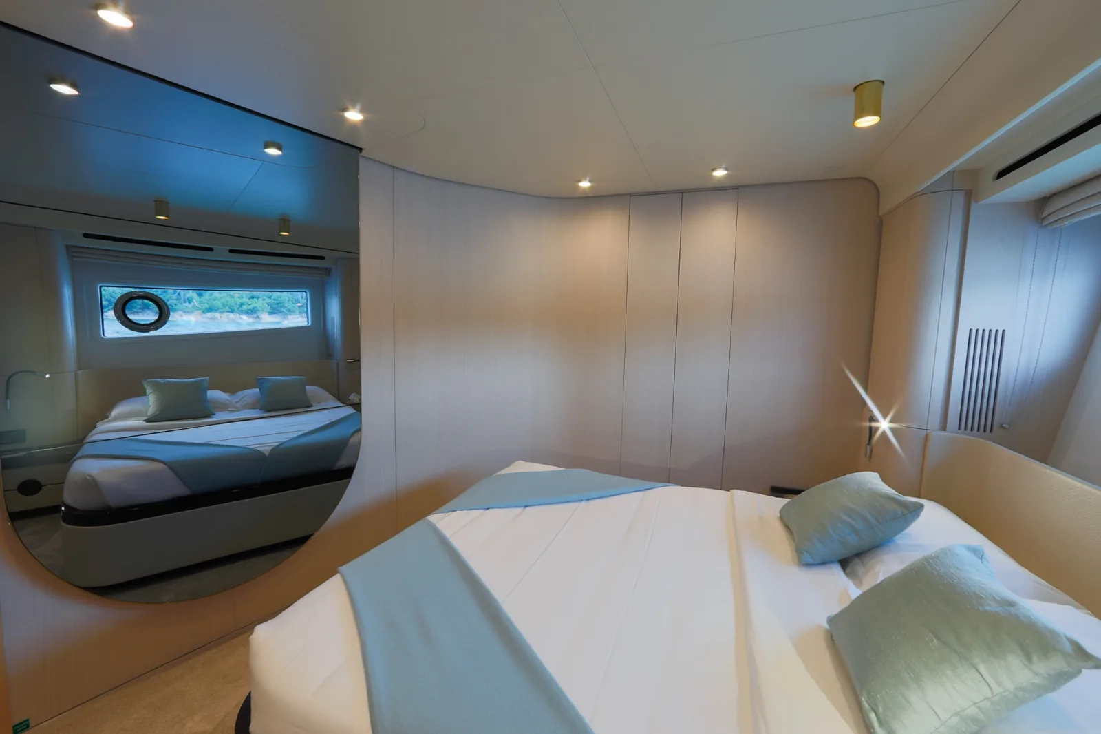 IMAGINE - photo 18 yacht charter Cannes