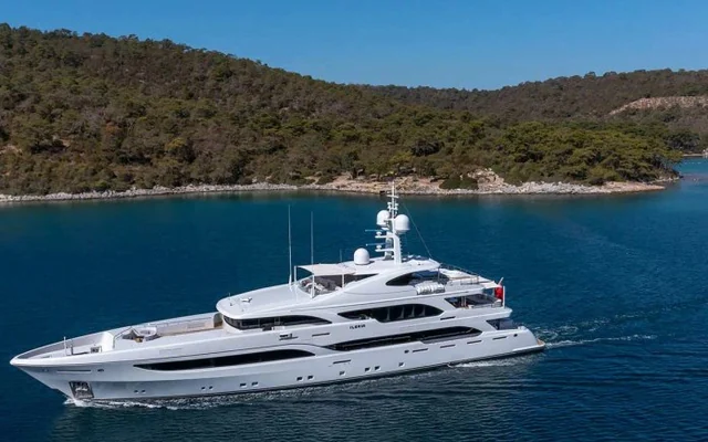 IMMERSIVE - superyacht for week charter
