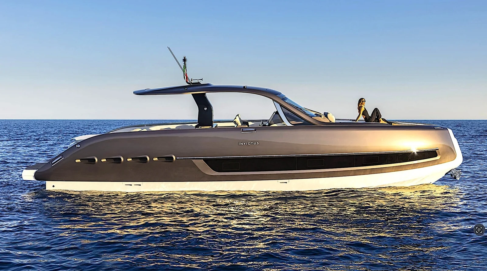 Invictus TT460 - photo 2 yacht charter Cannes