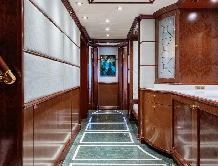 IRON BLONDE - photo 8, IRON BLONDE yacht charter