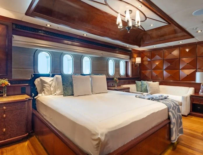 IRON BLONDE - photo 9, IRON BLONDE yacht charter