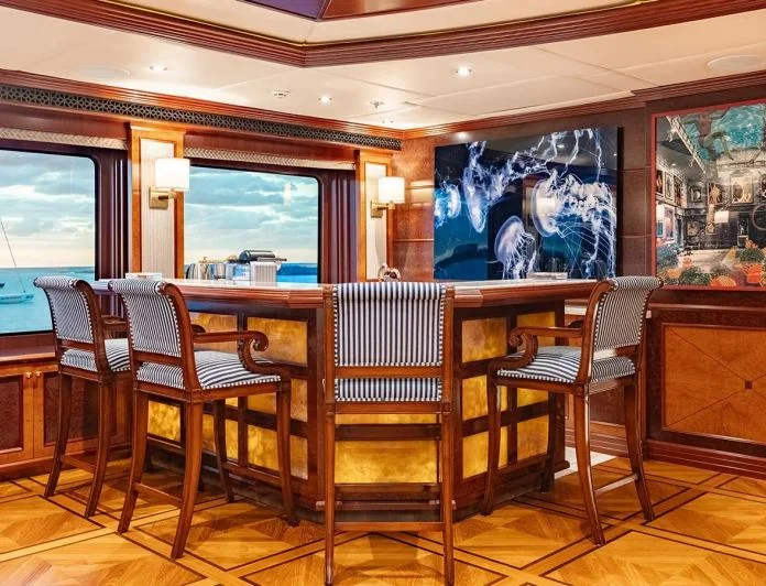 IRON BLONDE - photo 13, IRON BLONDE yacht charter