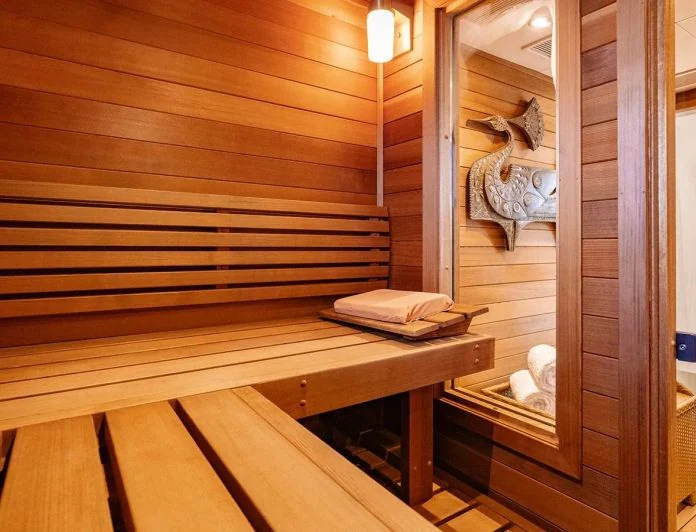 IRON BLONDE - photo 16, IRON BLONDE yacht charter