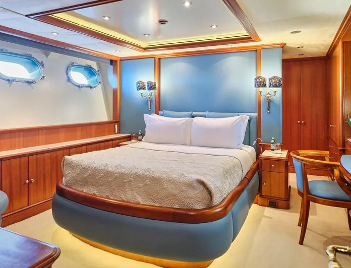 JO I - photo 11, JO I yacht charter