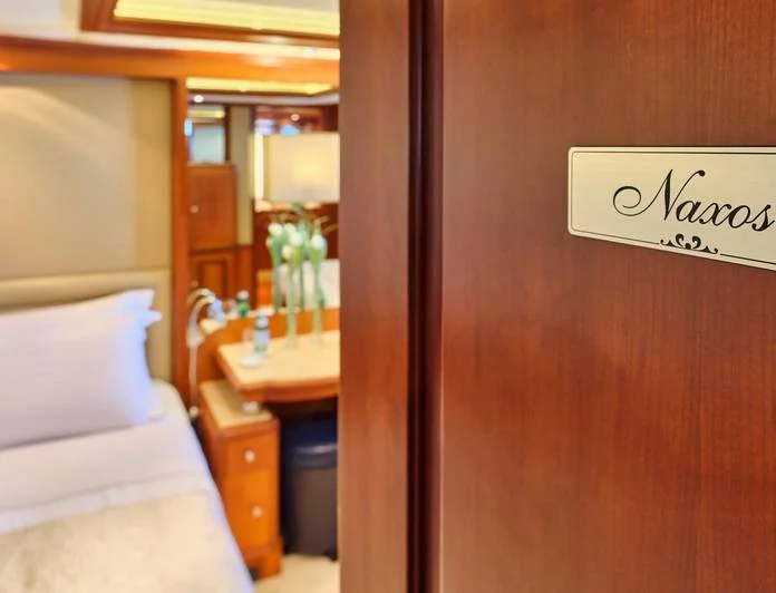 JO I - photo 14, JO I yacht charter