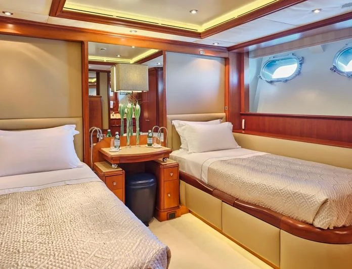 JO I - photo 15, JO I yacht charter