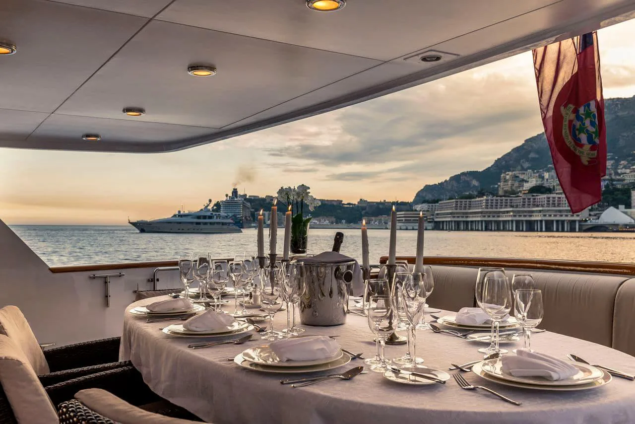 Jojo - photo 2 yacht charter Cannes