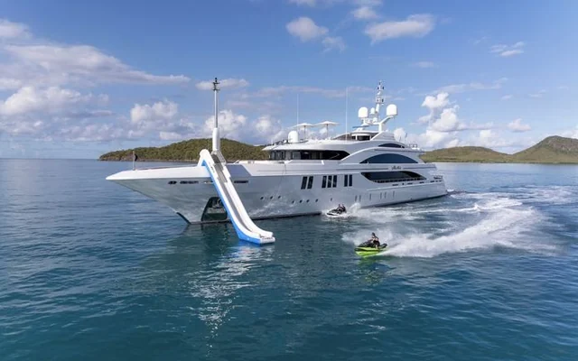 LA BLANCA - superyacht for week charter