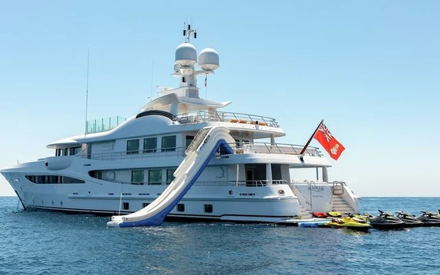 LA MIRAGE - superyacht for week charter