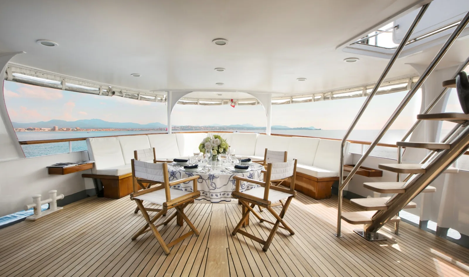 LADY JERSEY - photo 8 yacht charter Cannes