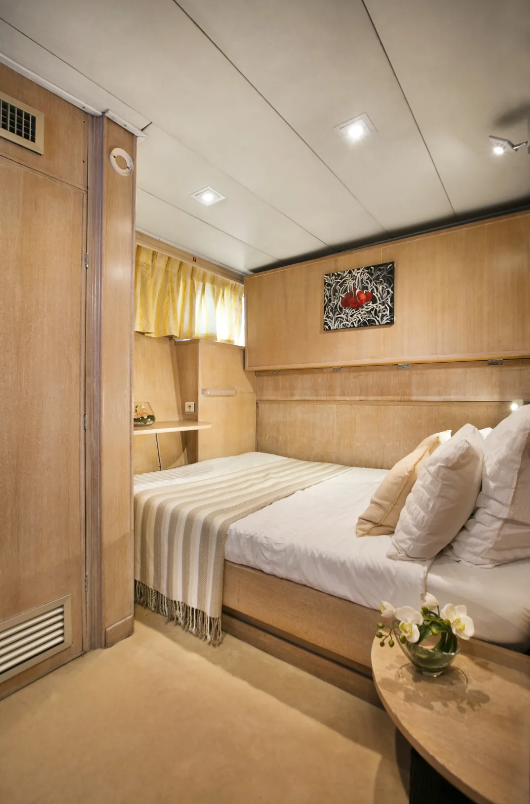 LADY JERSEY - photo 17 yacht charter Cannes