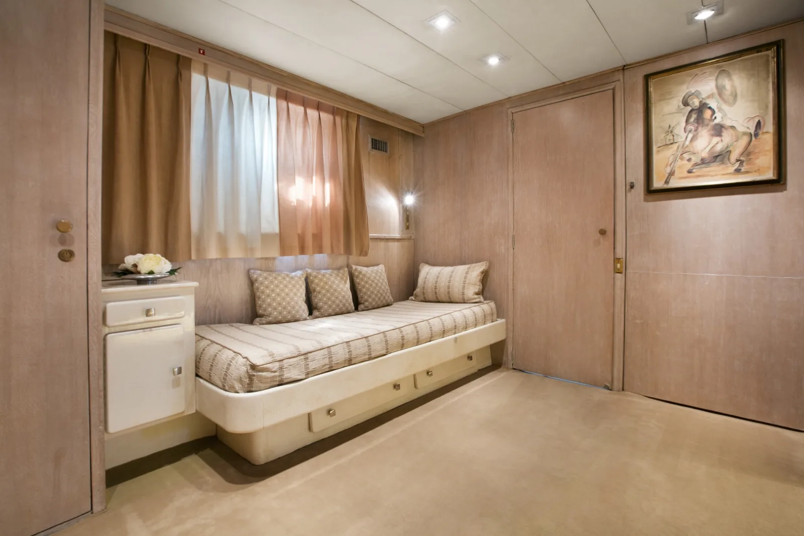 LADY JERSEY - photo 18 yacht charter Cannes