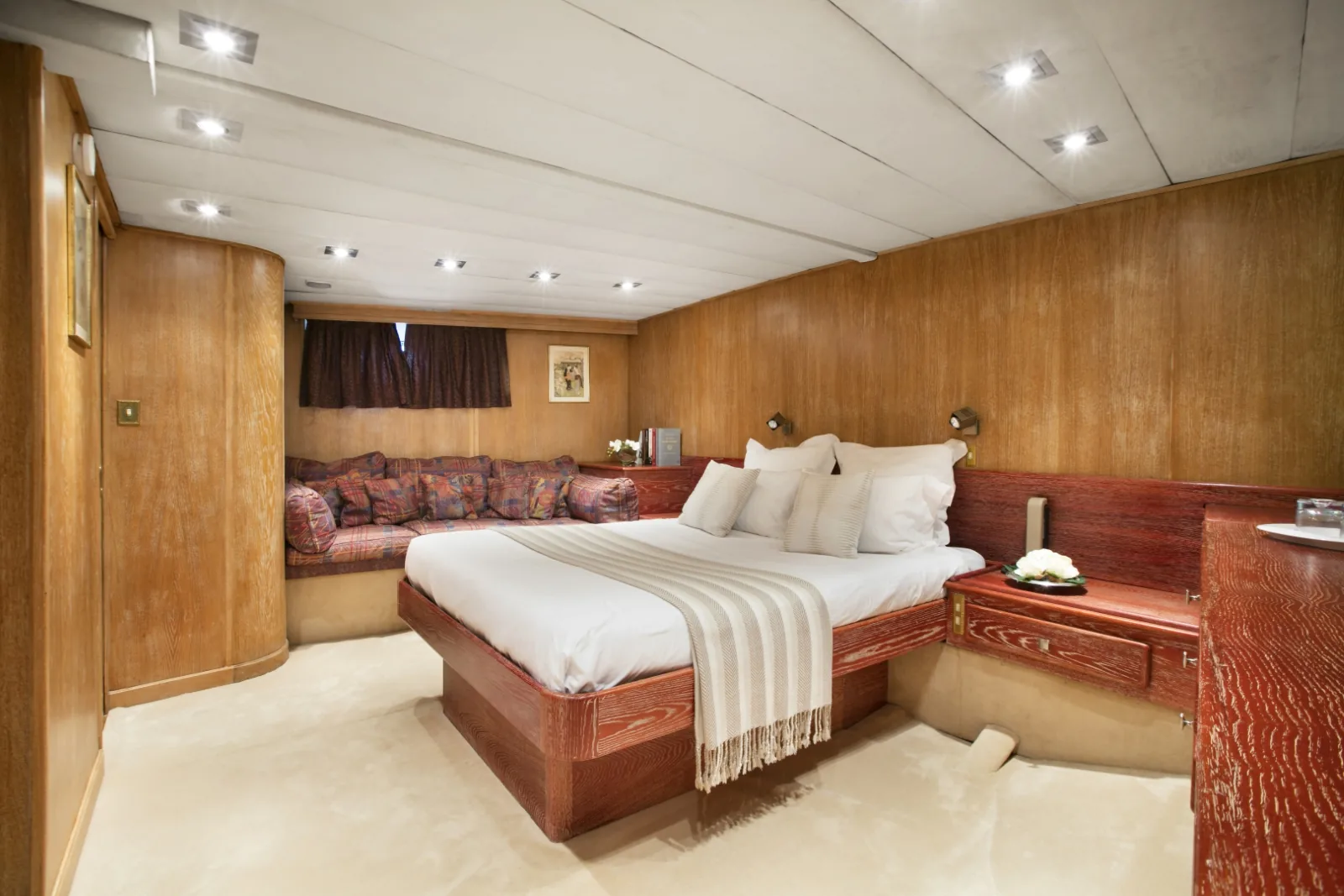 LADY JERSEY - photo 20 yacht charter Cannes