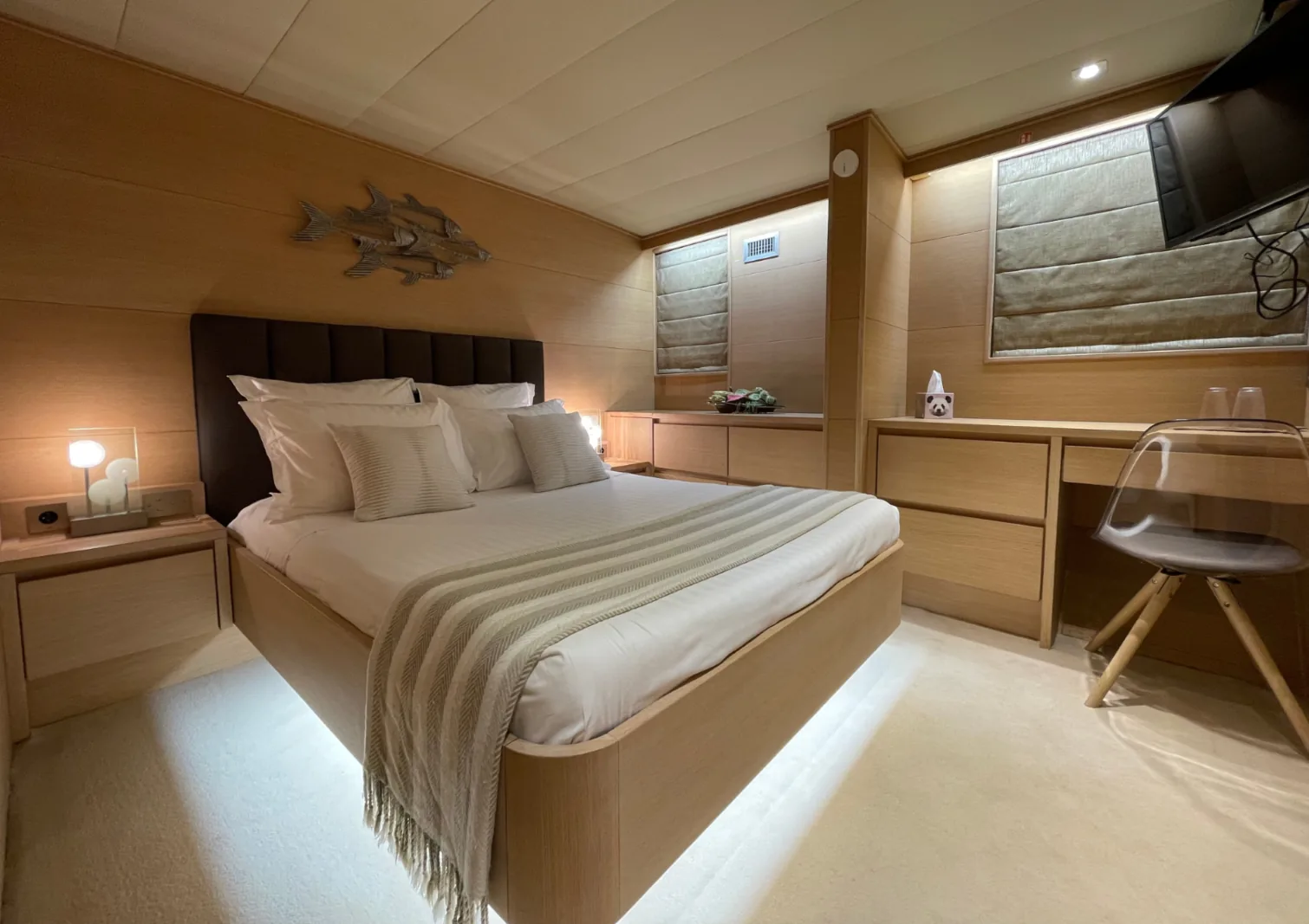 LADY JERSEY - photo 21 yacht charter Cannes