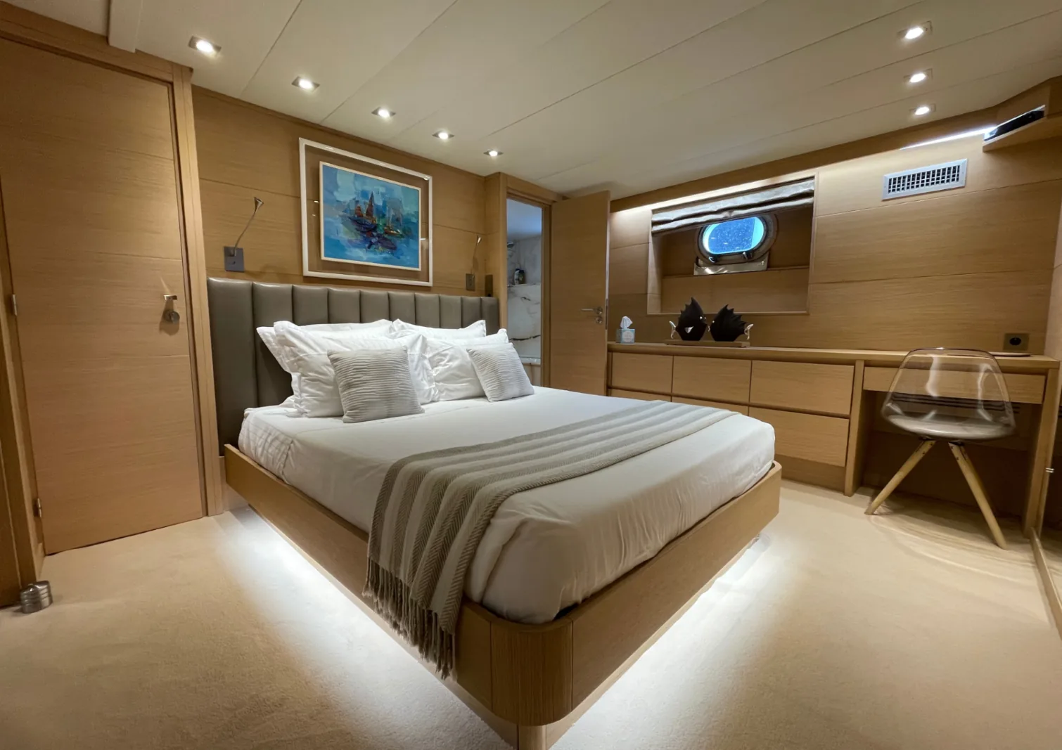 LADY JERSEY - photo 23 yacht charter Cannes