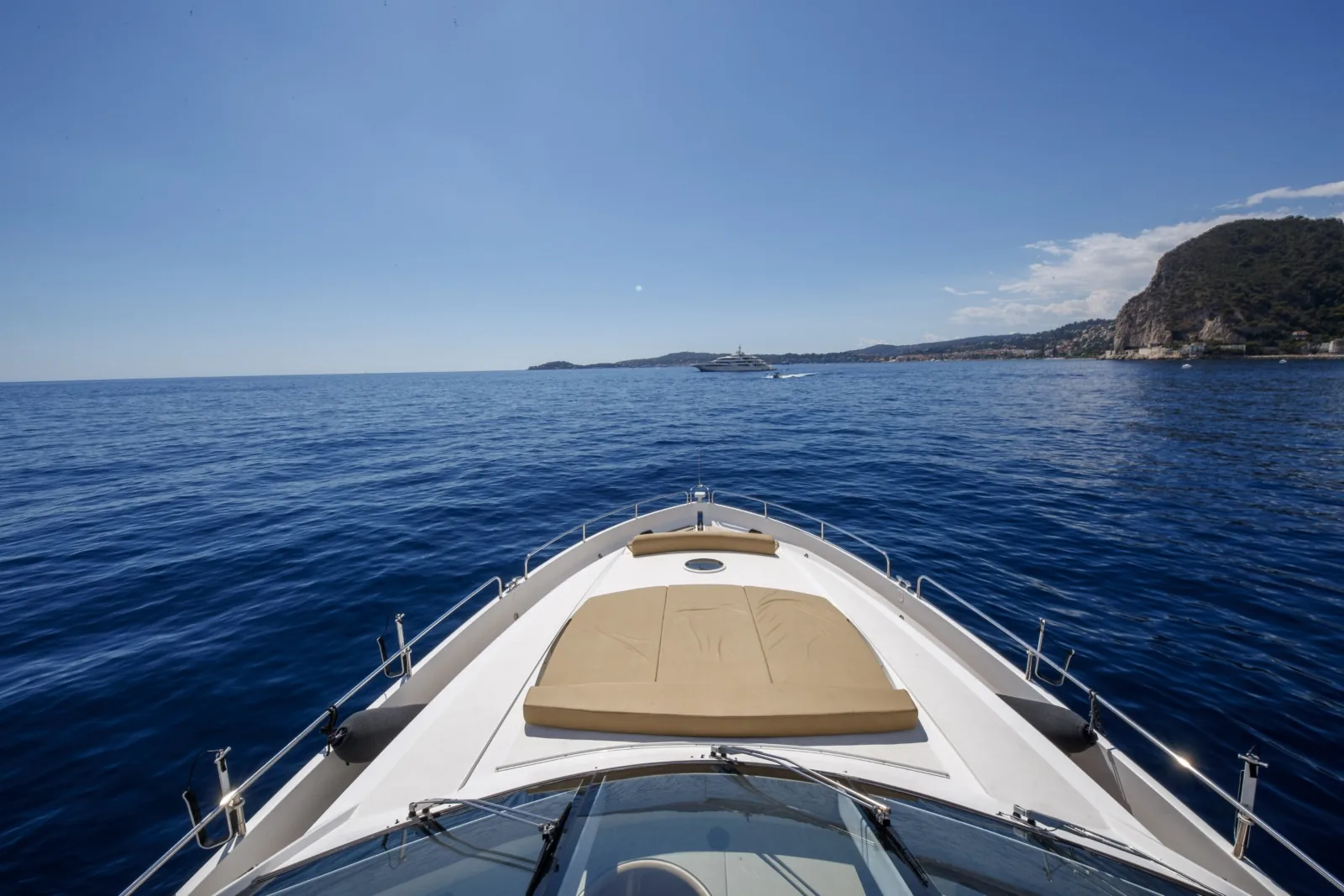 LADY YOUSRA - photo 8 yacht charter Cannes