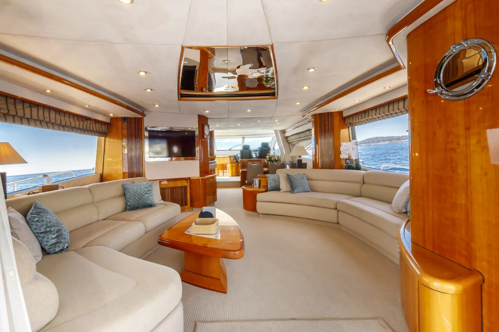 LADY YOUSRA - photo 14 yacht charter Cannes