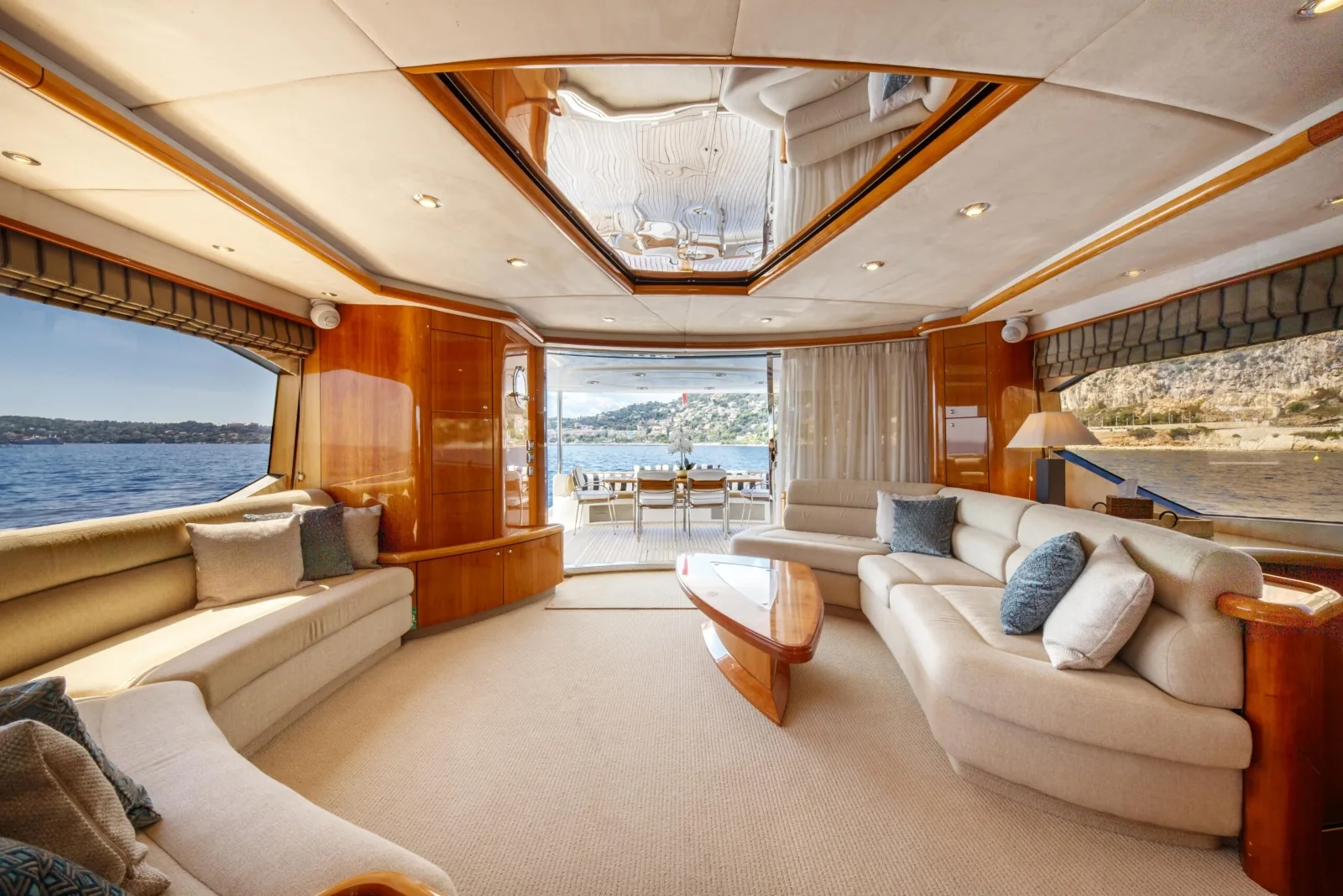 LADY YOUSRA - photo 16 yacht charter Cannes