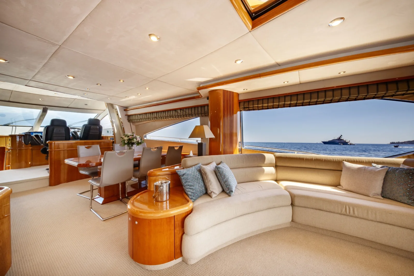 LADY YOUSRA - photo 17 yacht charter Cannes