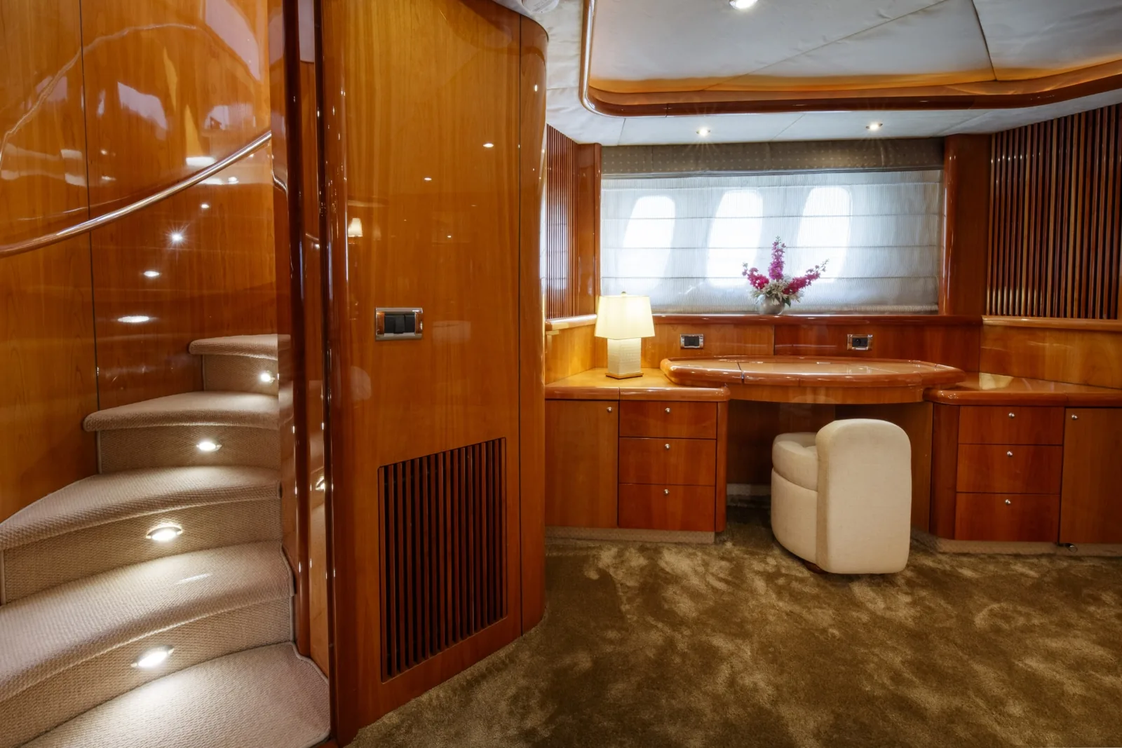 LADY YOUSRA - photo 25 yacht charter Cannes