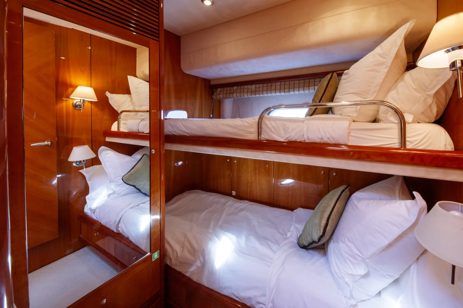 LADY YOUSRA - photo 32 yacht charter Cannes