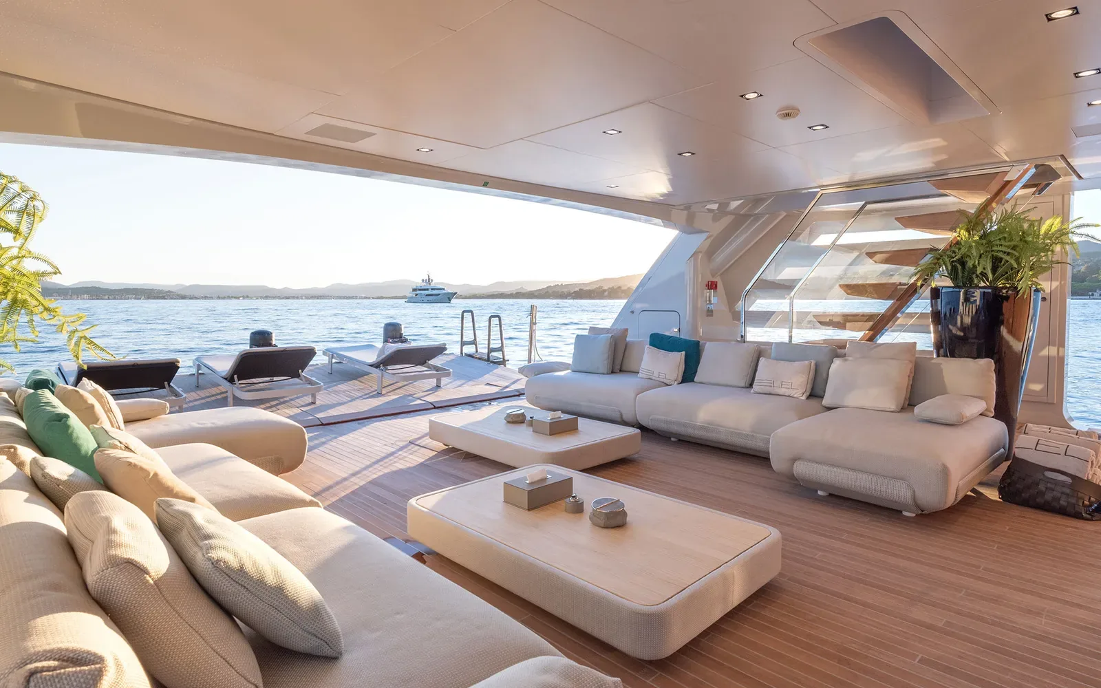 LEL - photo 6 yacht charter Cannes