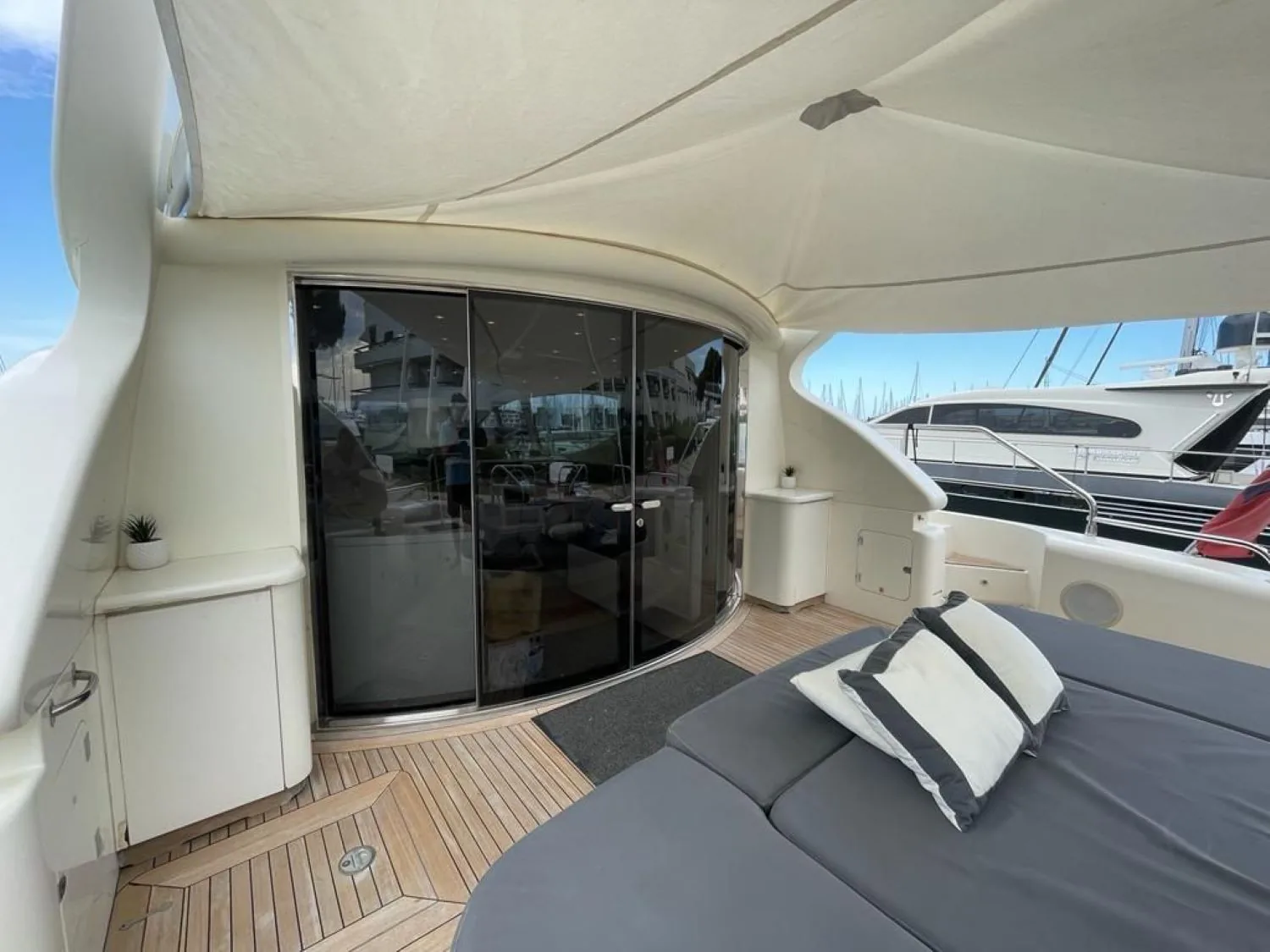 LEOPARD 24 - photo 10 yacht charter Cannes