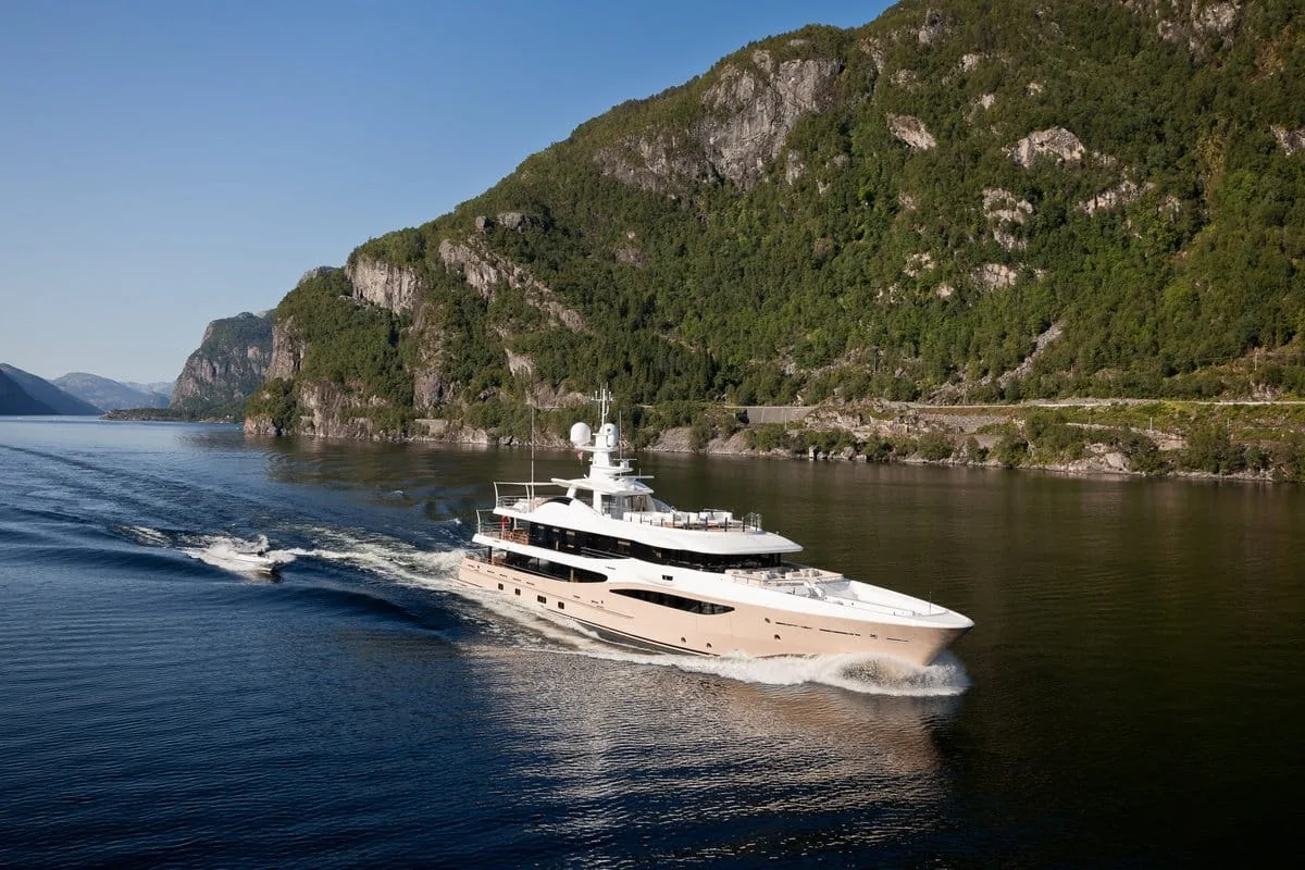 LILI - photo 1 yacht charter Cannes