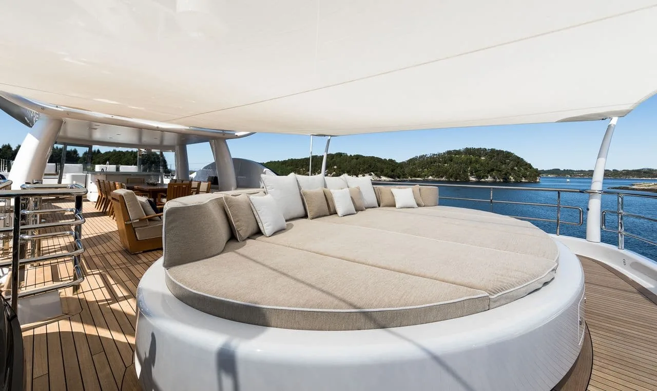 LILI - photo 8 yacht charter Cannes