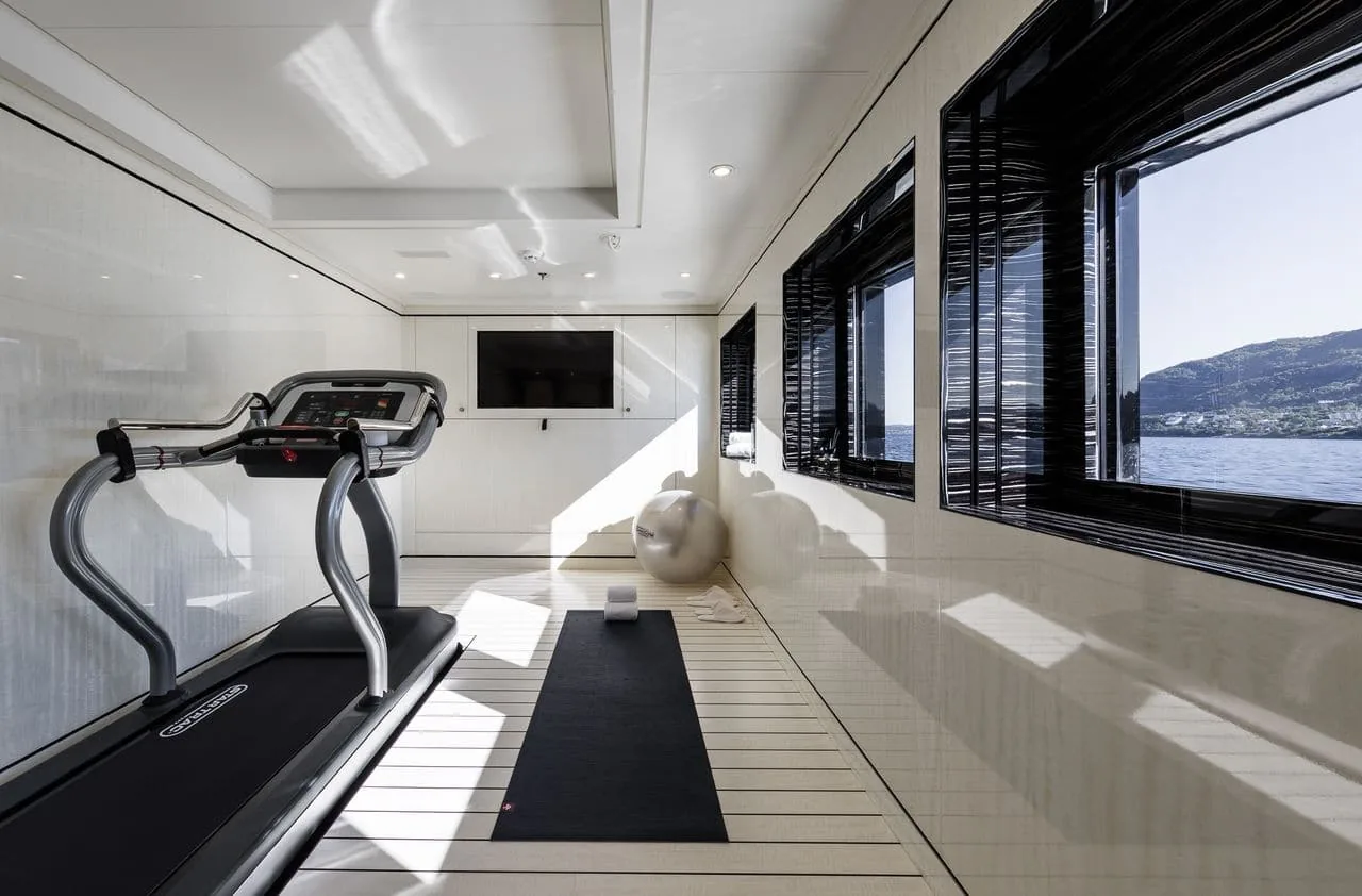 LILI - photo 22 yacht charter Cannes