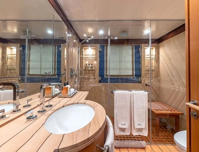 LIND - photo 7, LIND yacht charter