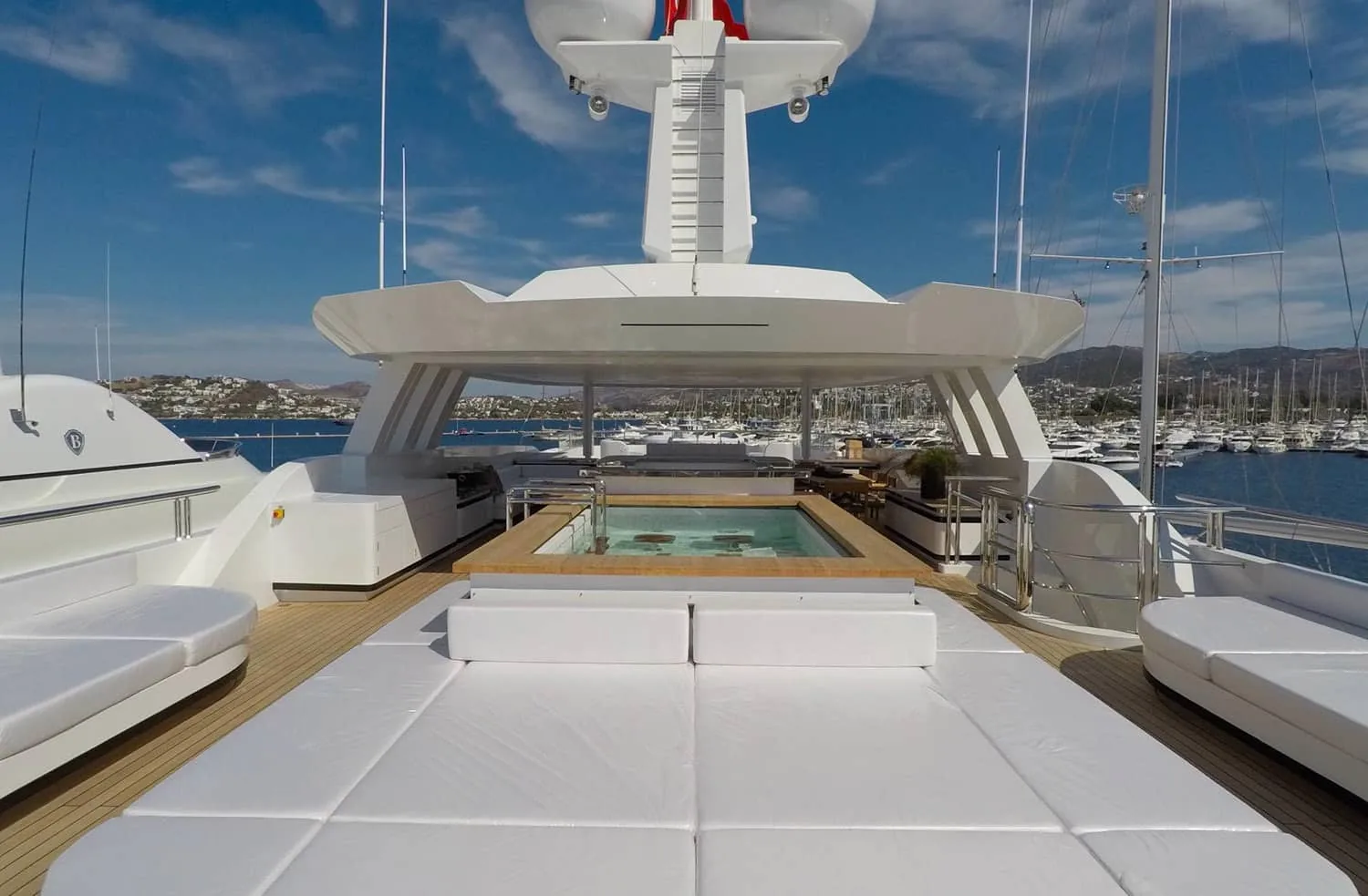 LIQUID SKY - photo 6 yacht charter Cannes