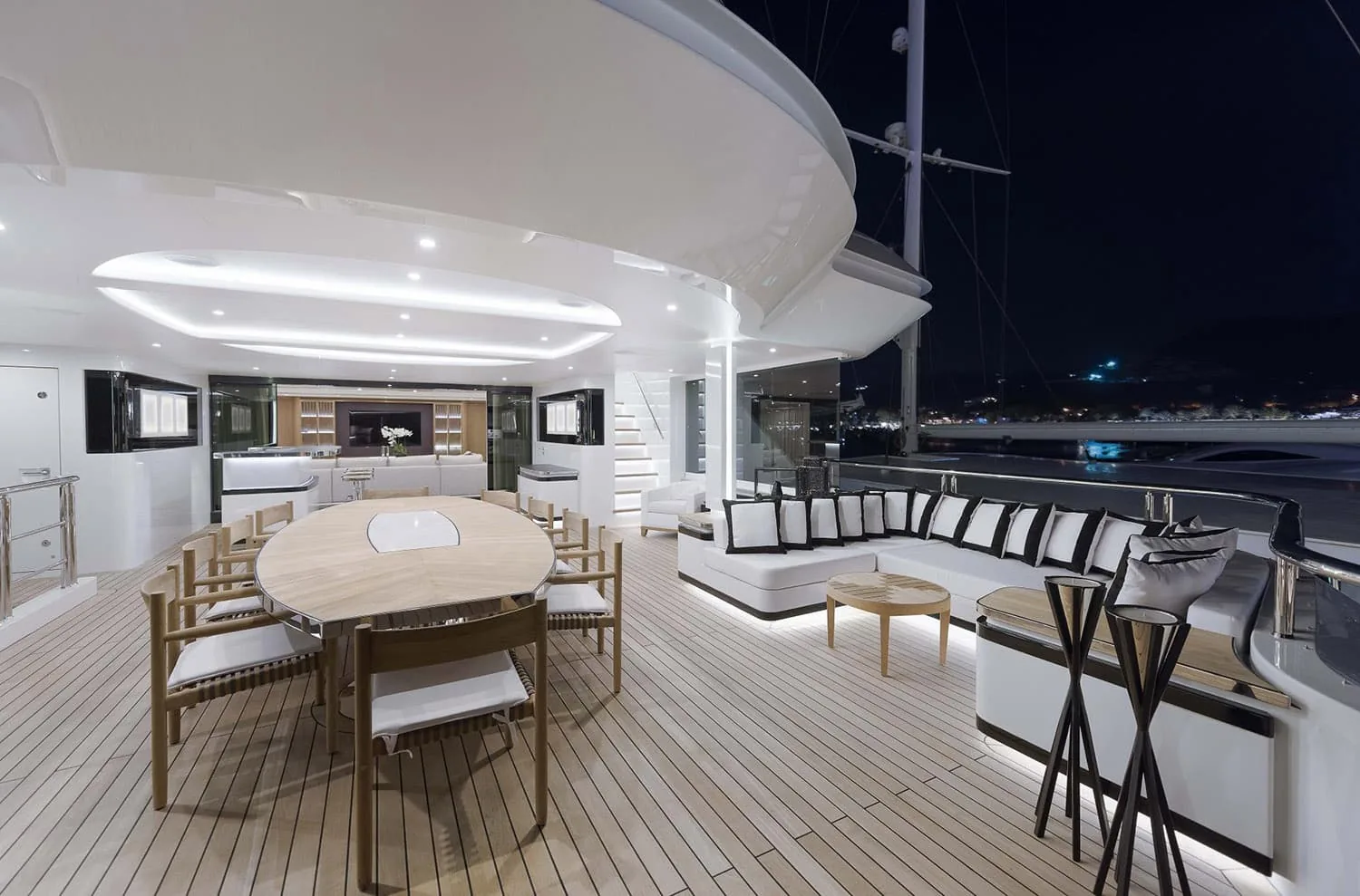 LIQUID SKY - photo 9 yacht charter Cannes