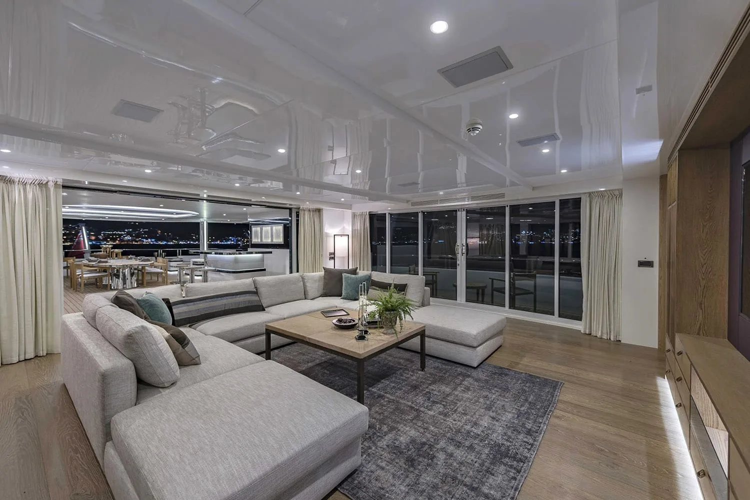 LIQUID SKY - photo 11 yacht charter Cannes