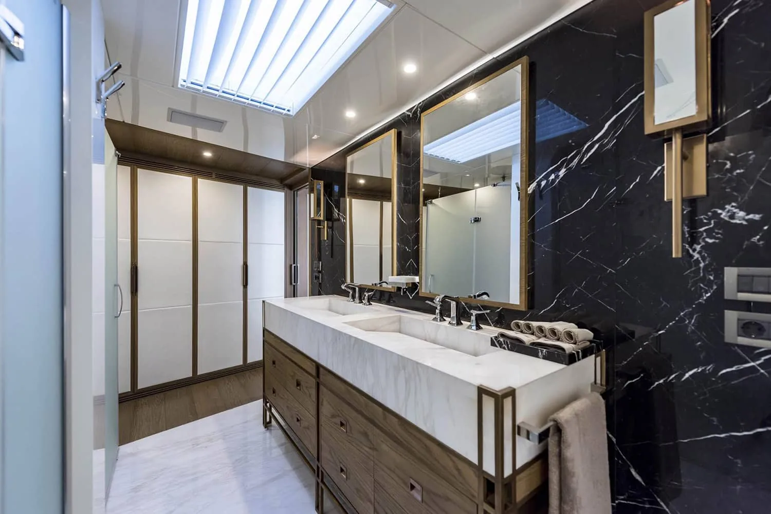 LIQUID SKY - photo 18 yacht charter Cannes