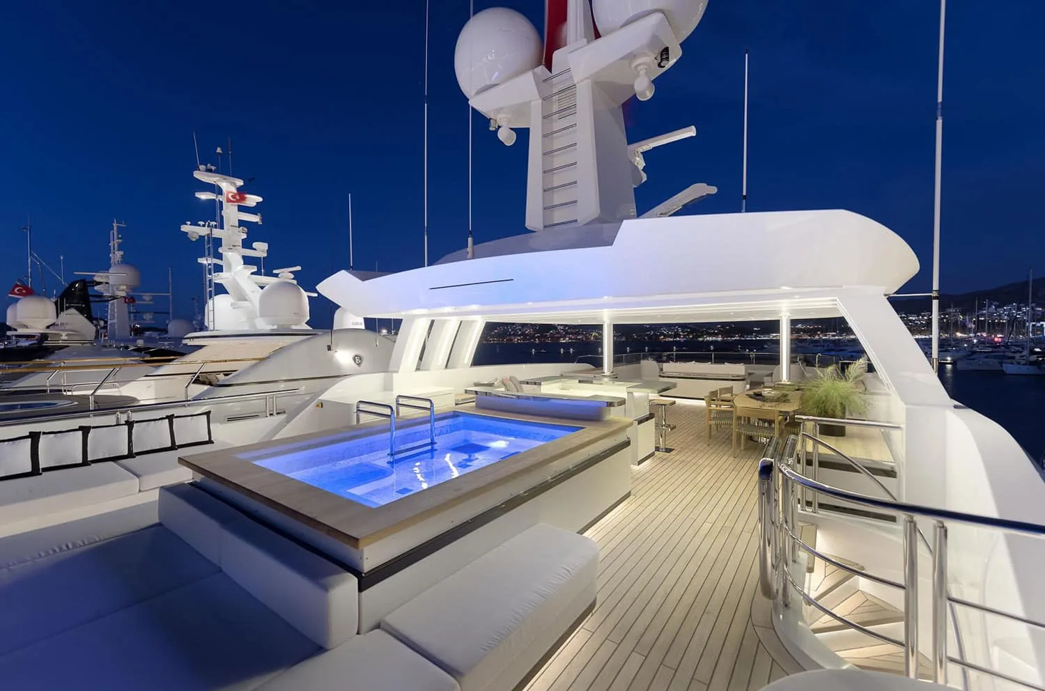 LIQUID SKY - photo 21 yacht charter Cannes