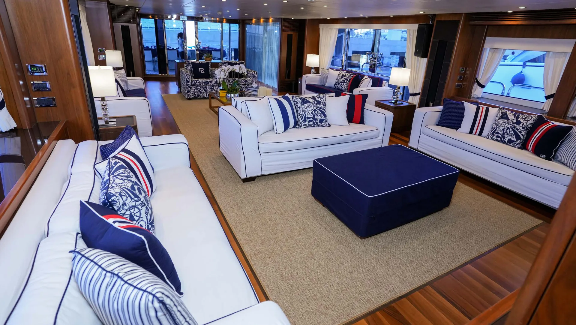 Lucien - photo 12 yacht charter Cannes