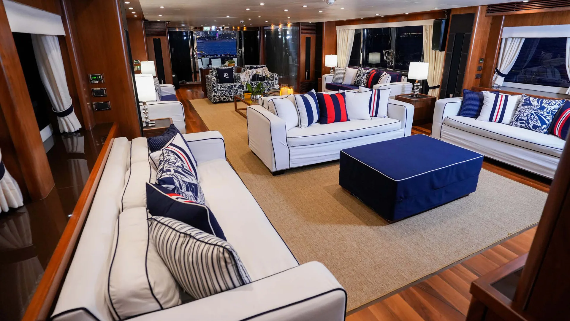 Lucien - photo 13 yacht charter Cannes