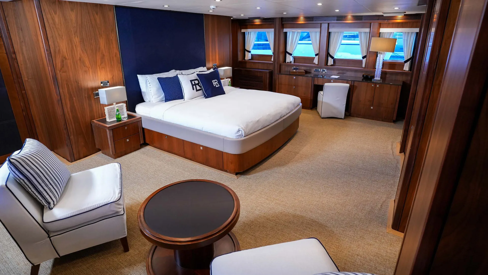 Lucien - photo 15 yacht charter Cannes