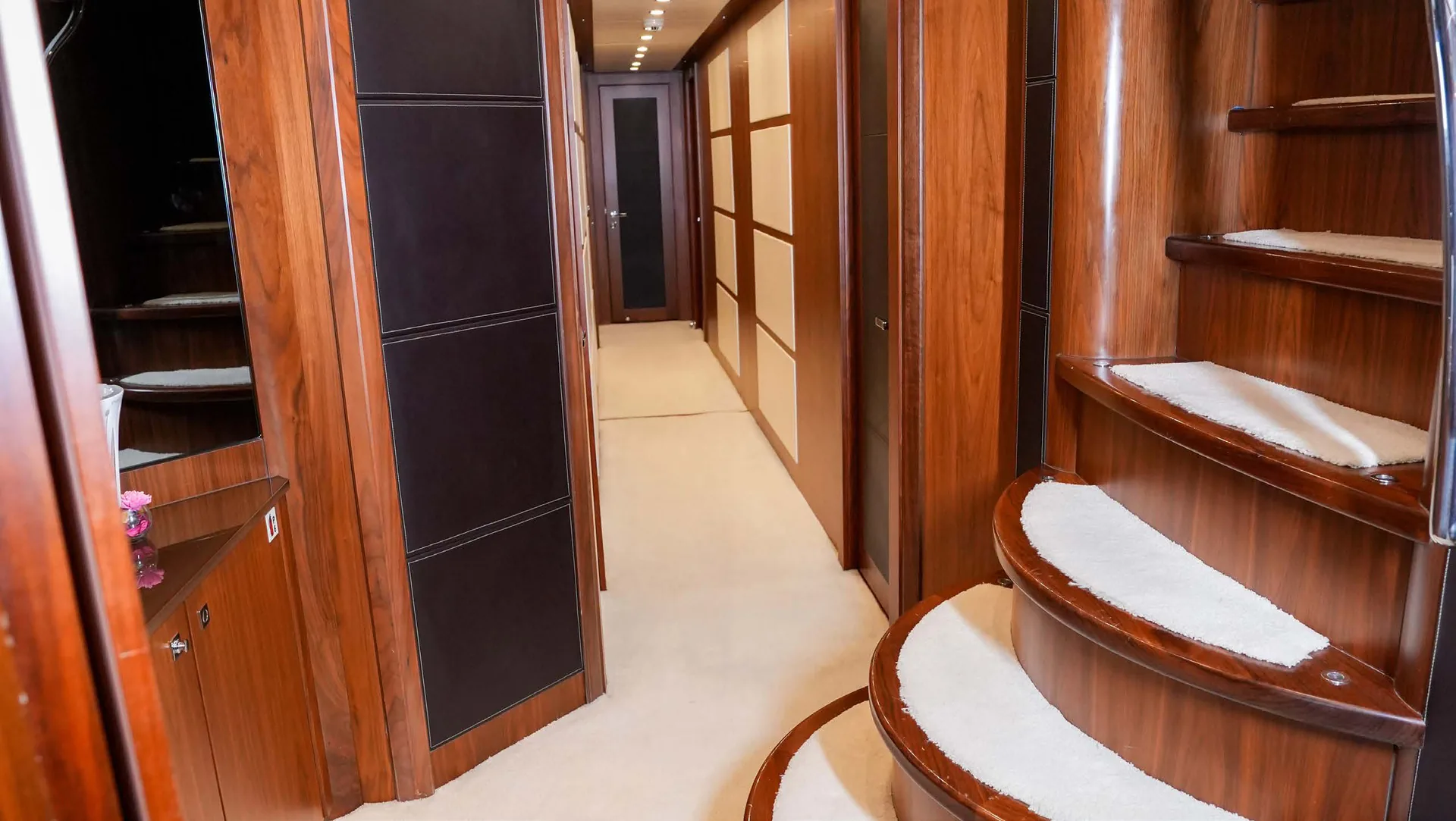 Lucien - photo 20 yacht charter Cannes