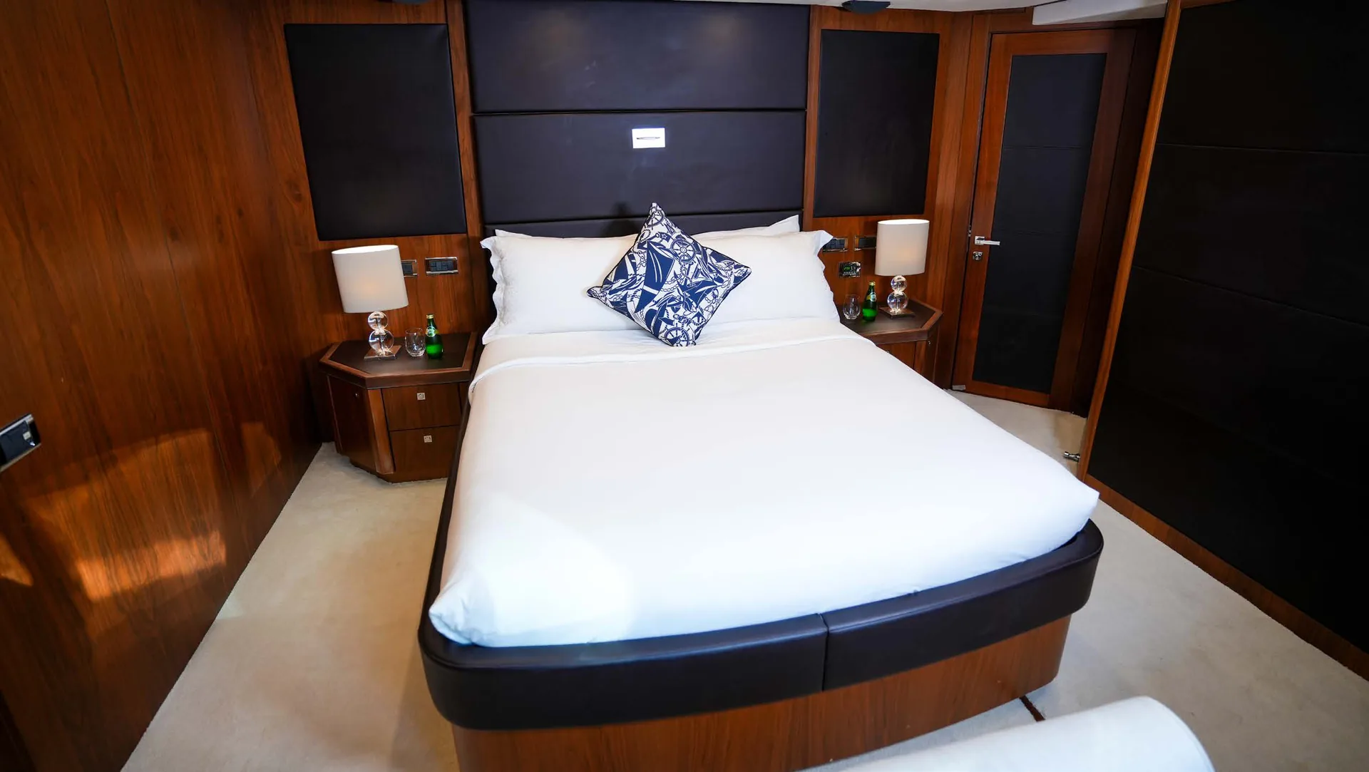 Lucien - photo 23 yacht charter Cannes