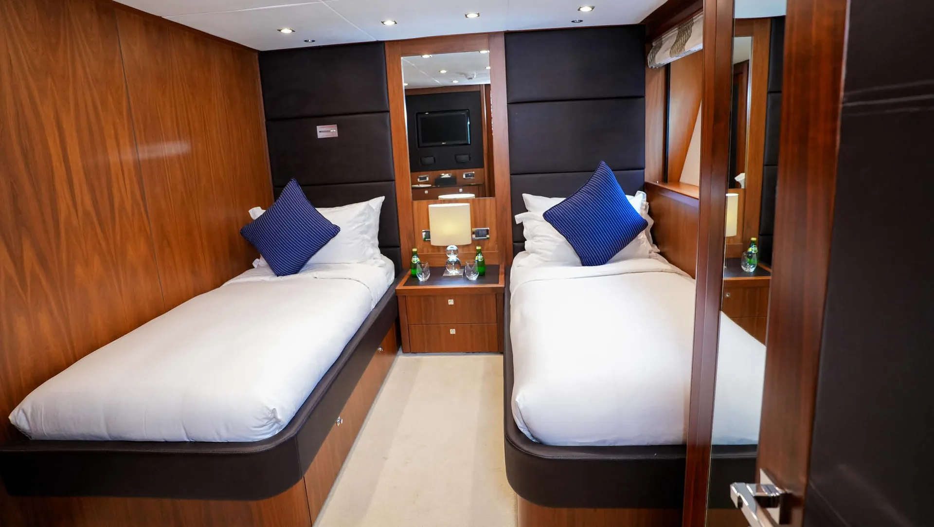 Lucien - photo 25 yacht charter Cannes