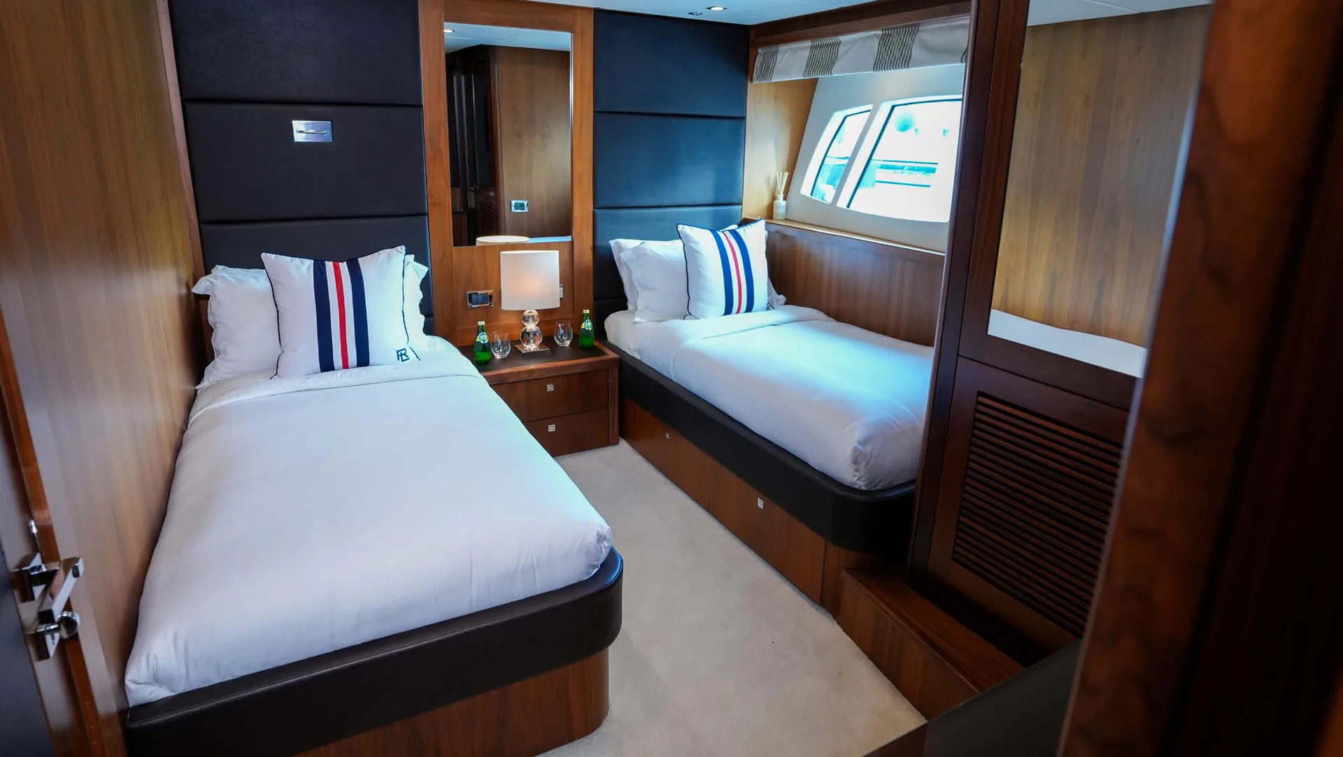 Lucien - photo 29 yacht charter Cannes