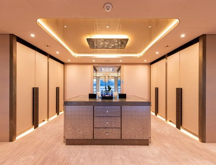 LUNA - photo 8, LUNA yacht charter