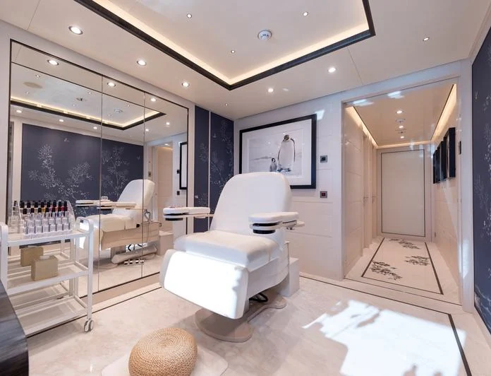 LUNA - photo 11, LUNA yacht charter