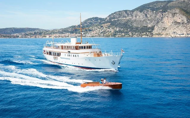 MALAHNE - classic yacht for week charter