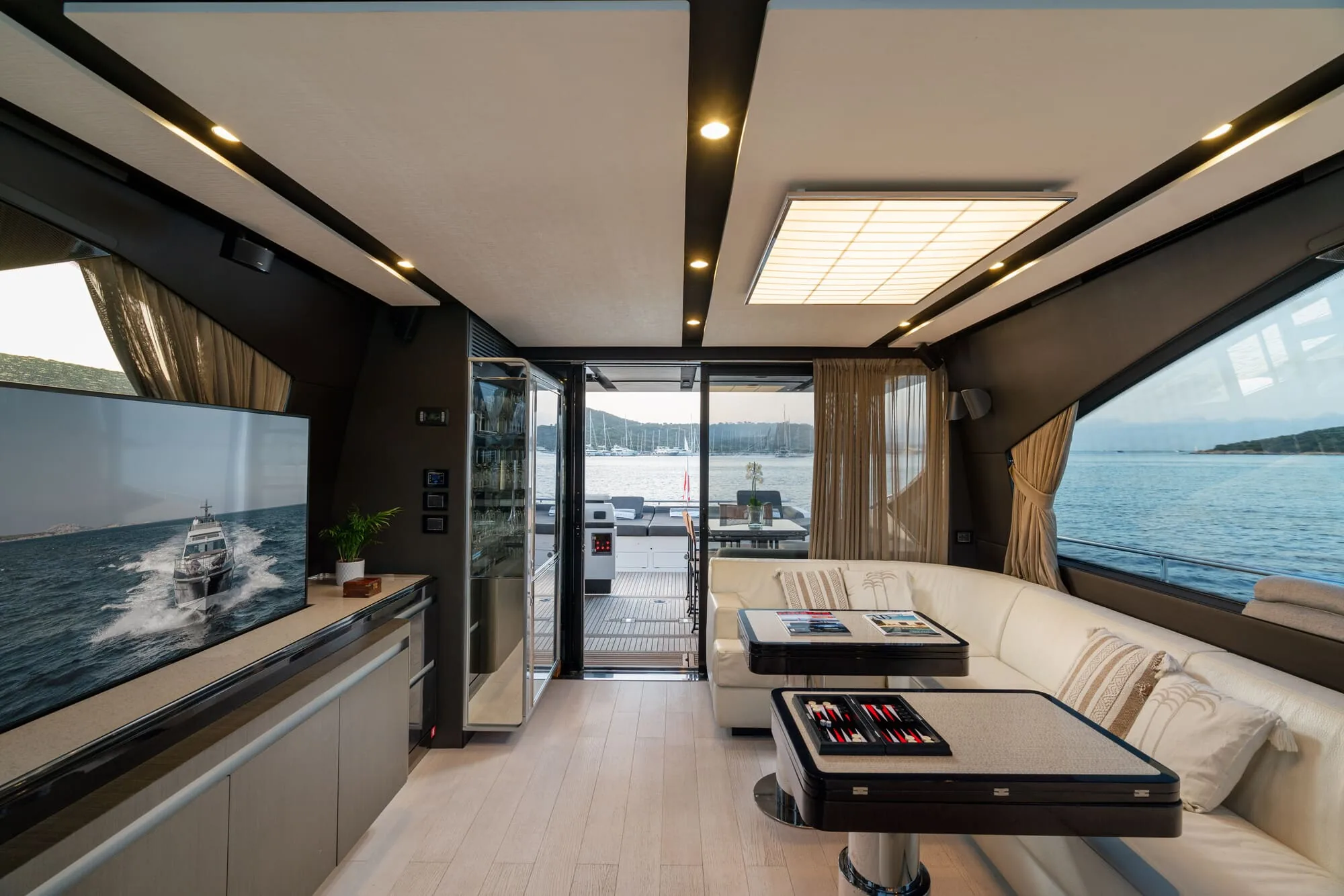MANARA I - photo 11 yacht charter Cannes