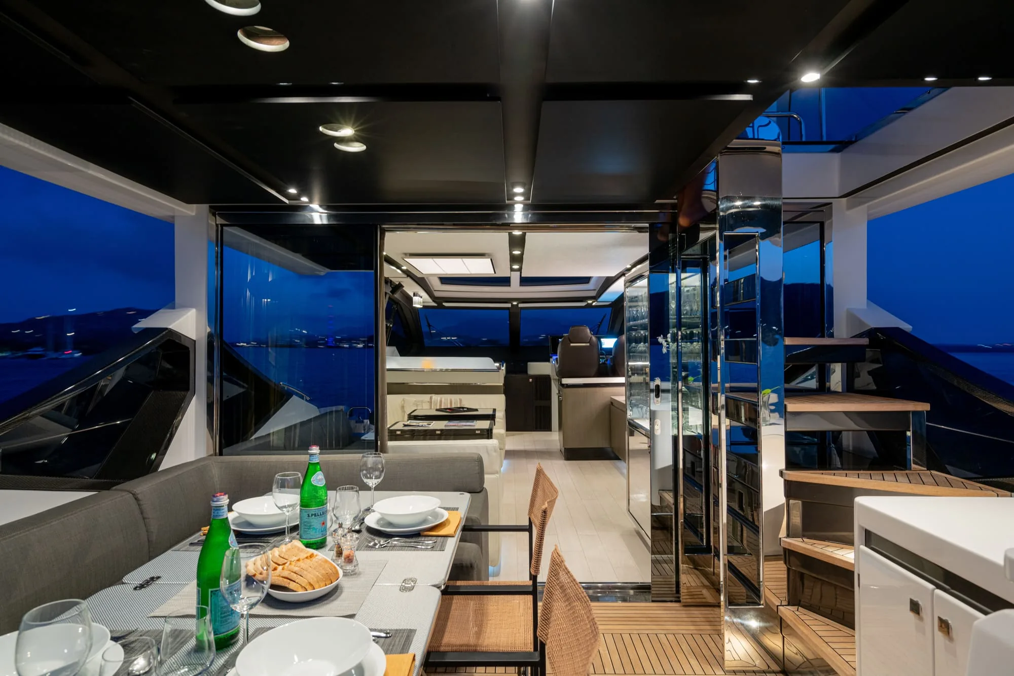 MANARA I - photo 13 yacht charter Cannes