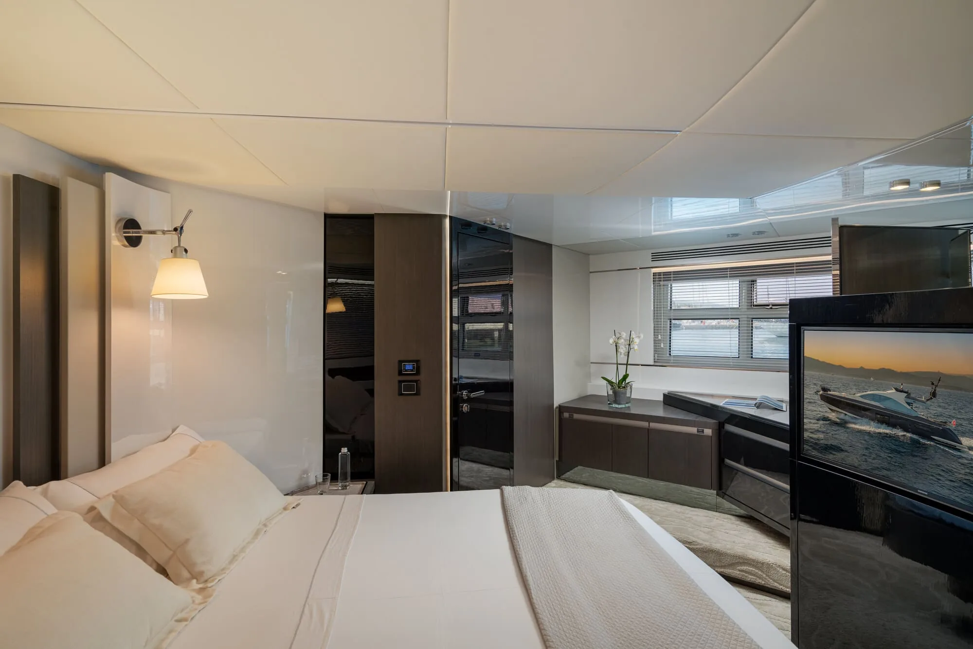 MANARA I - photo 16 yacht charter Cannes