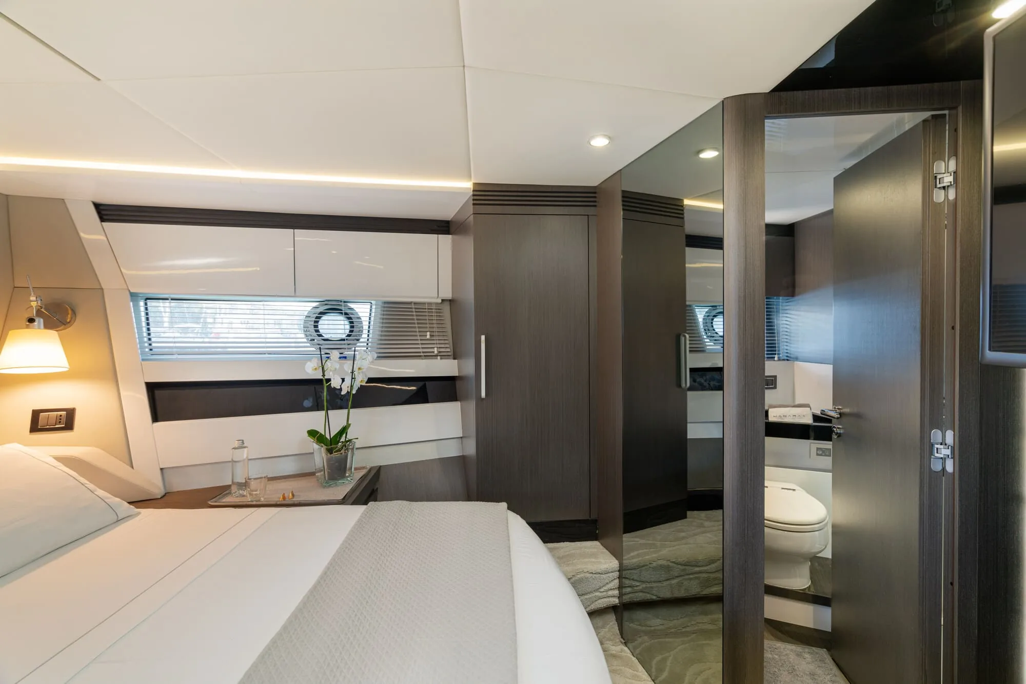 MANARA I - photo 19 yacht charter Cannes